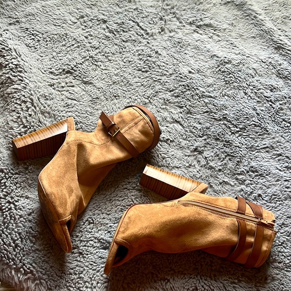 Beautiful brown - Picture 1 of 3